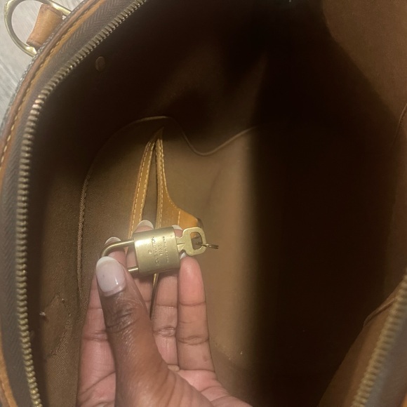 Louis Vuitton Monogram Ellipse MM - Picture 7 of 9